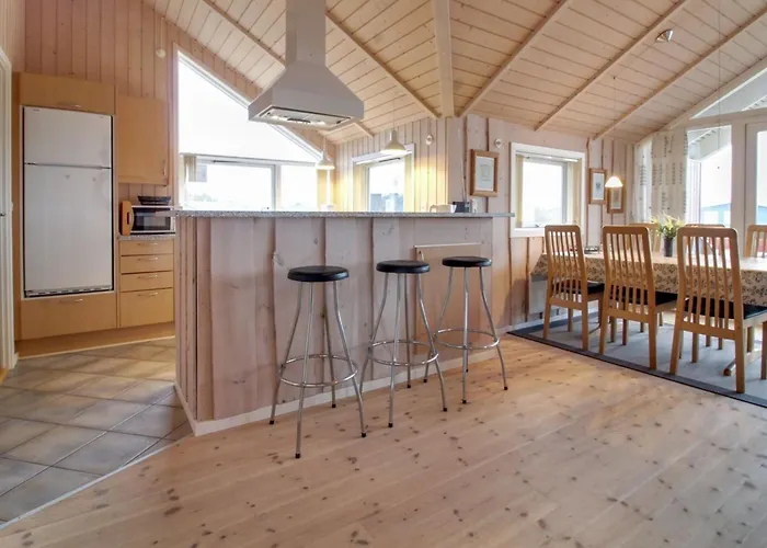 Oivi - 430m From The Sea By Interhome Lakolk